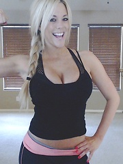 xoGisele gives you insight in her workout routine and cools down by stripping everything off